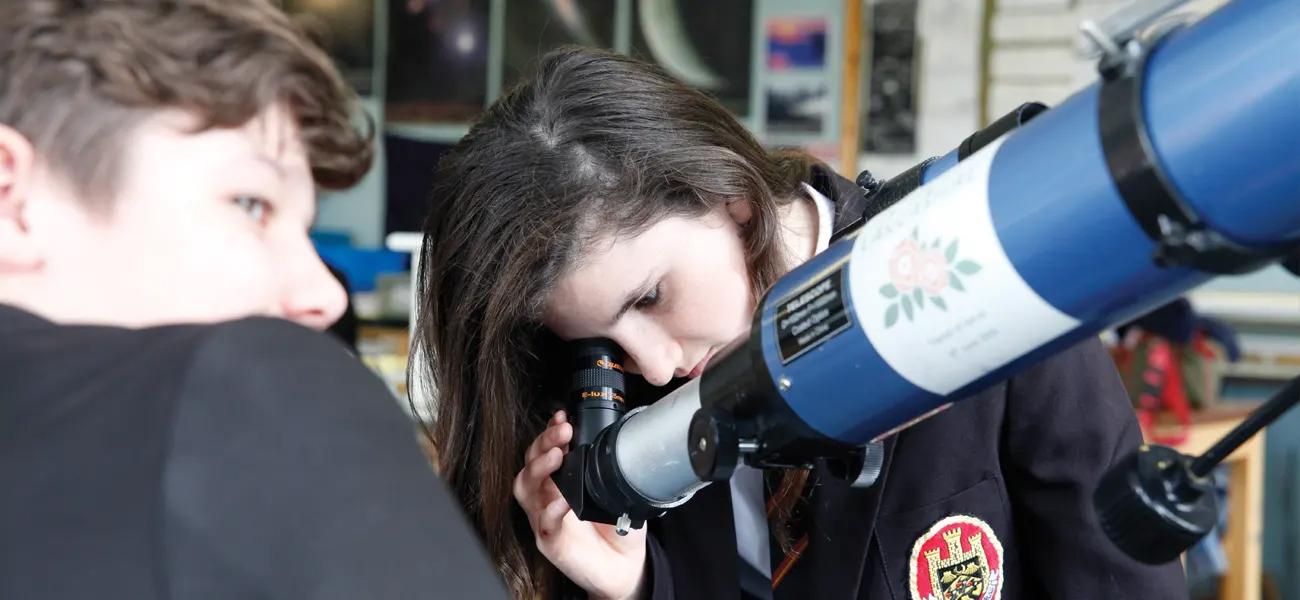 Students use telescope